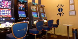 Antarmuka aplikasi mobile rgames31 menampilkan sportsbook Liga 1 dan live dealer